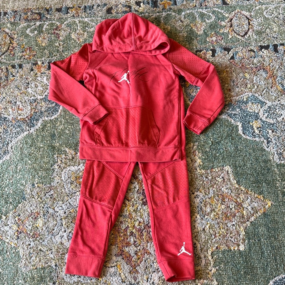 JORDAN BOYS WARMUP JOGGERS SUIT IN SZ 7 (6-7 years)…EXCELLENT CONDITION!!!
